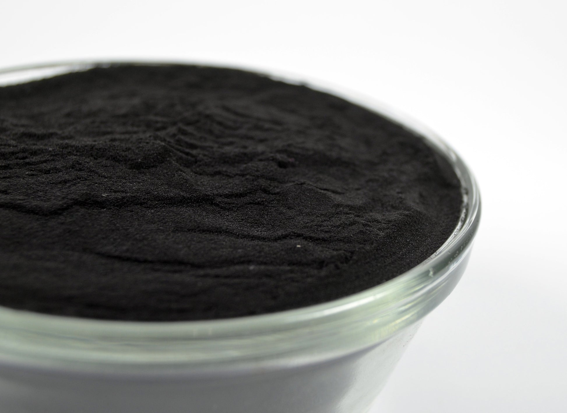 Eco-friendly soluble humic acid for organic gardening, improving soil structure and root development.